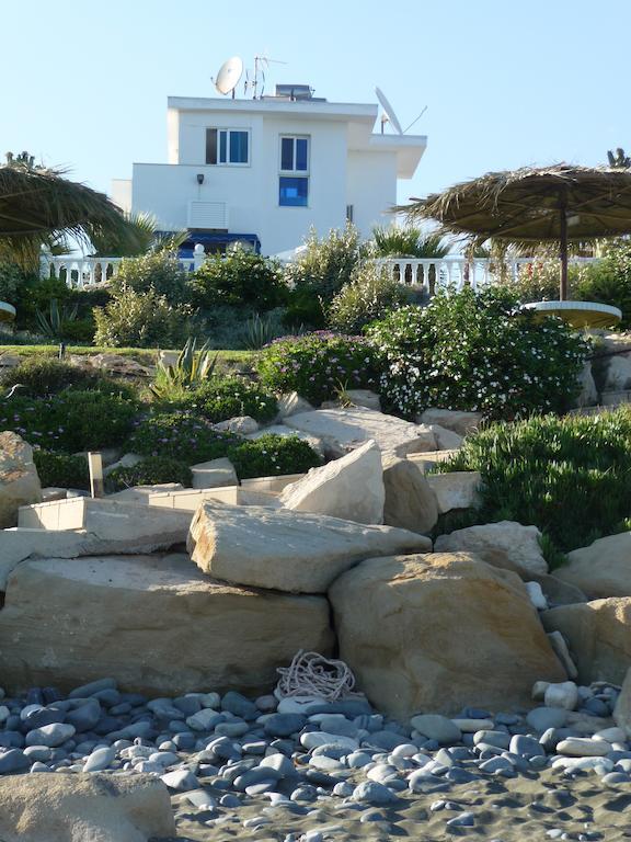 Zygi Beachfront Villa エクステリア 写真