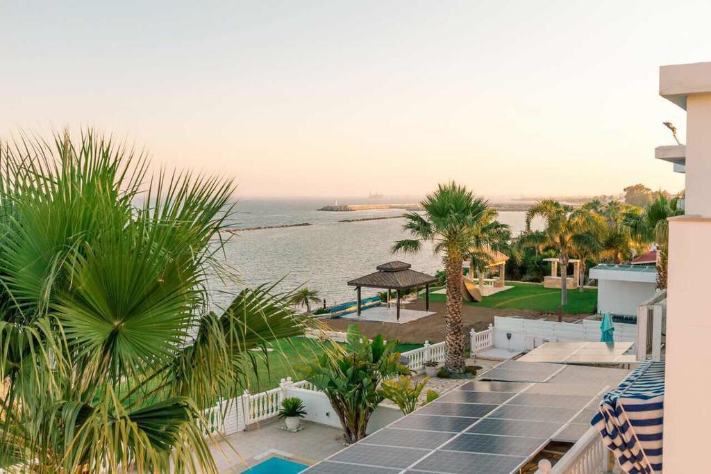 Zygi Beachfront Villa エクステリア 写真
